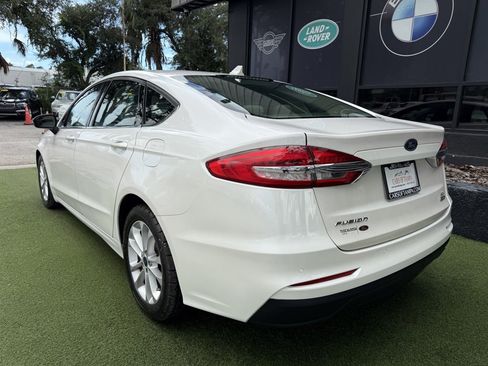 Used 2020 Ford Fusion SE FWD image 4