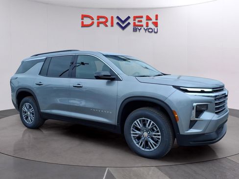 New 2026 Chevrolet Traverse LT w/ LPO, Floor Liner Package image 7