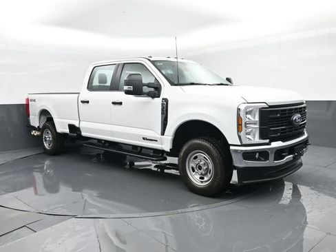 Used 2025 Ford F350 XL AWD/4WD image 3