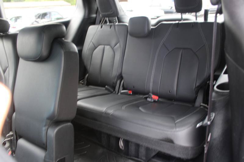 Used 2019 Chrysler Pacifica Touring-L w/ Advanced Safetytec Group FWD image 14