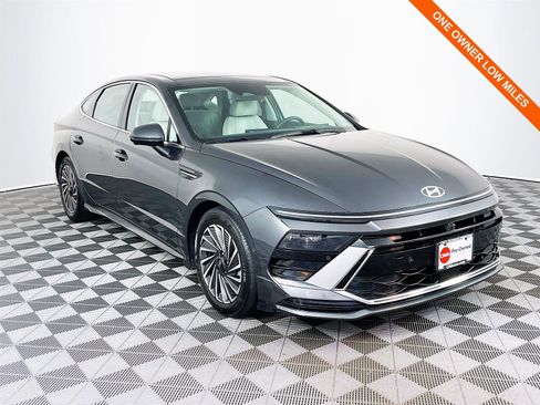 Used 2025 Hyundai Sonata Limited image 1