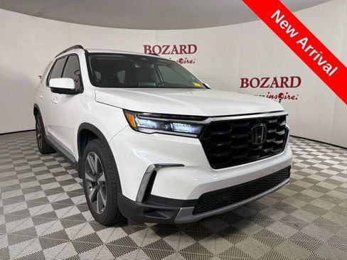 Used 2025 Honda Pilot Elite image 1