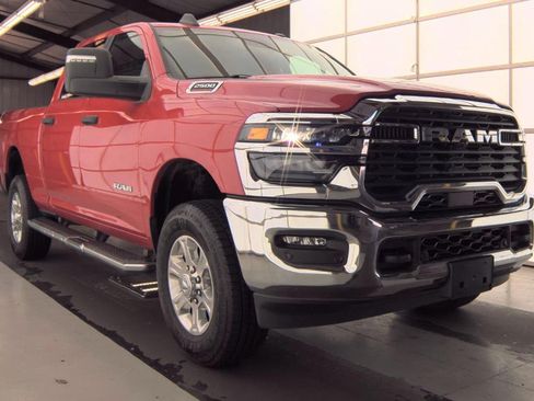 Used 2026 RAM 2500 Big Horn AWD/4WD image 2