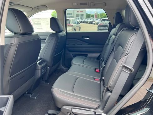 New 2026 Nissan Pathfinder SL AWD/4WD image 4