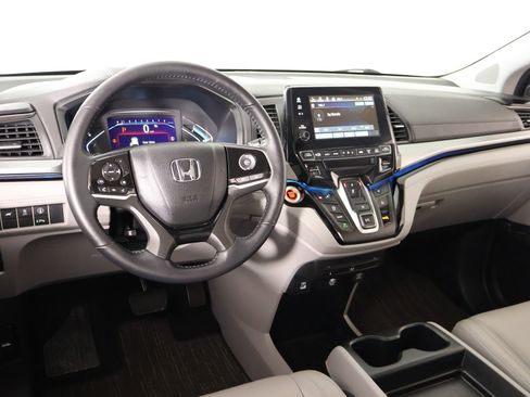 Used 2024 Honda Odyssey Touring image 2