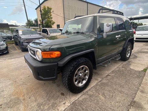 Used 2013 Toyota FJ Cruiser 4WD w/ Upgrade Pkg image 3
