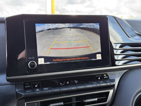 Used 2025 Toyota Camry SE w/ Convenience Package image 27