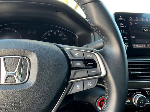 Used 2018 Honda Accord Touring image 24