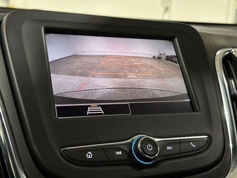 Used 2023 Chevrolet Equinox LS image 14