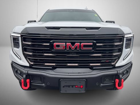 Used 2025 GMC Sierra 1500 AT4X image 10