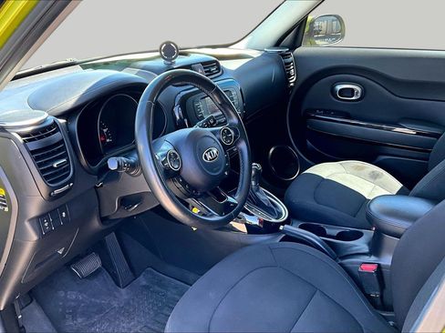 Used 2015 Kia Soul ! FWD image 9