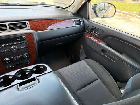Certified 2011 Chevrolet Suburban LS RWD image 27