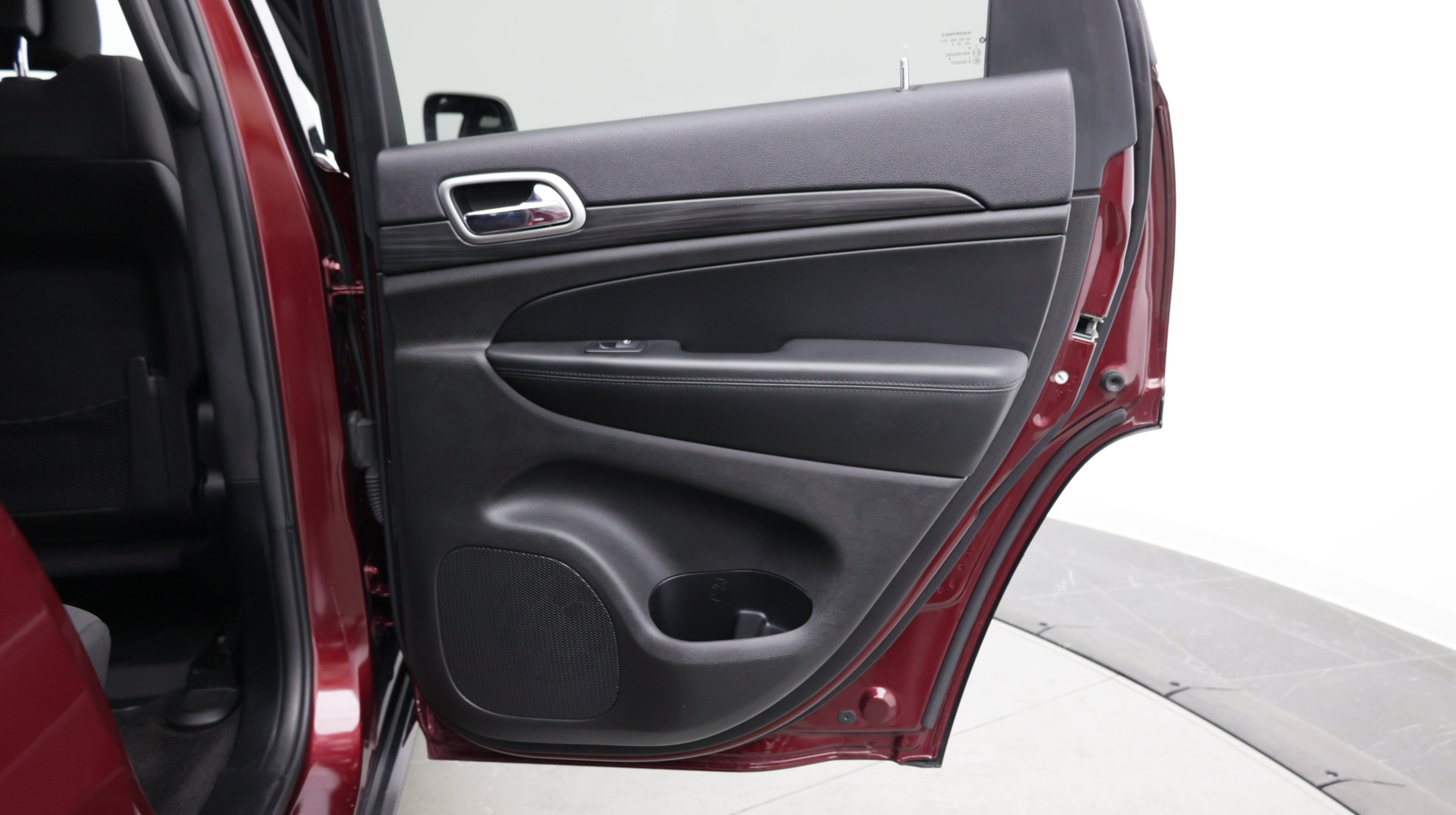 Used 2019 Jeep Grand Cherokee Laredo RWD image 38