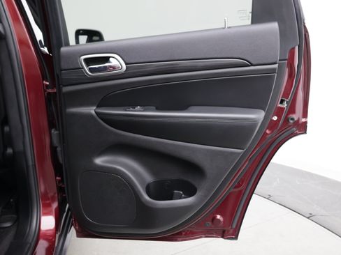 Used 2019 Jeep Grand Cherokee Laredo RWD image 38
