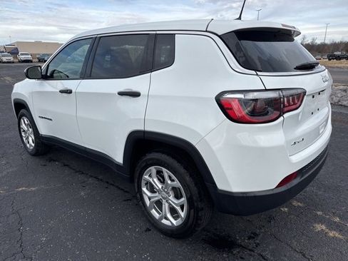 Used 2024 Jeep Compass Sport image 6