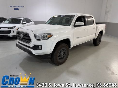 Used 2017 Toyota Tacoma SR5 w/ Tow Package AWD/4WD image 1