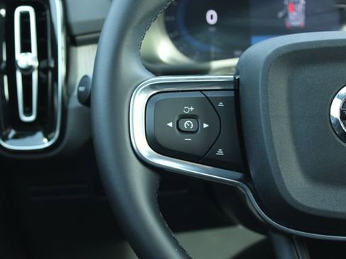 Used 2025 Volvo XC40 B5 Plus AWD/4WD image 25