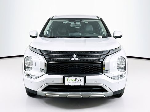 Used 2024 Mitsubishi Outlander SE AWD/4WD image 2