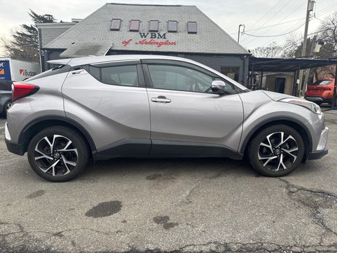 Used 2018 Toyota C-HR XLE image 6