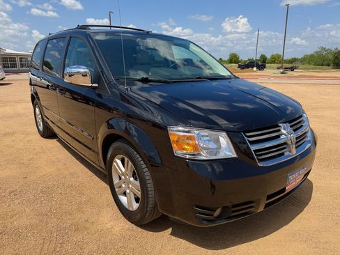 Used 2008 Dodge Grand Caravan SXT FWD image 3