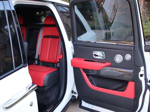 Used 2023 Rolls-Royce Cullinan Black Badge w/ Driver's Package image 16