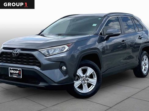 Used 2020 Toyota RAV4 XLE FWD image 1