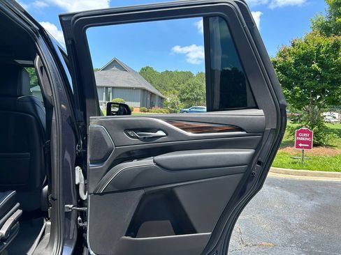 Used 2023 Cadillac Escalade Premium Luxury AWD/4WD image 63