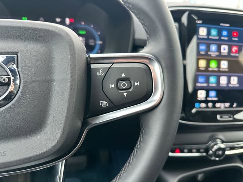 Used 2023 Volvo XC40 Recharge Ultimate image 29