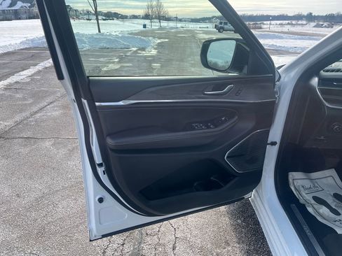 Used 2022 Jeep Grand Cherokee L Overland image 10