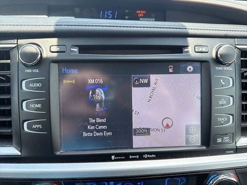 Used 2019 Toyota Highlander XLE AWD/4WD image 19