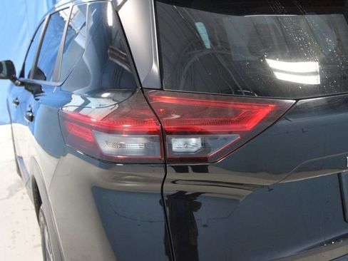 Used 2023 Nissan Rogue SV image 33