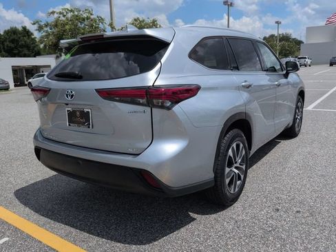 Used 2022 Toyota Highlander XLE FWD image 4