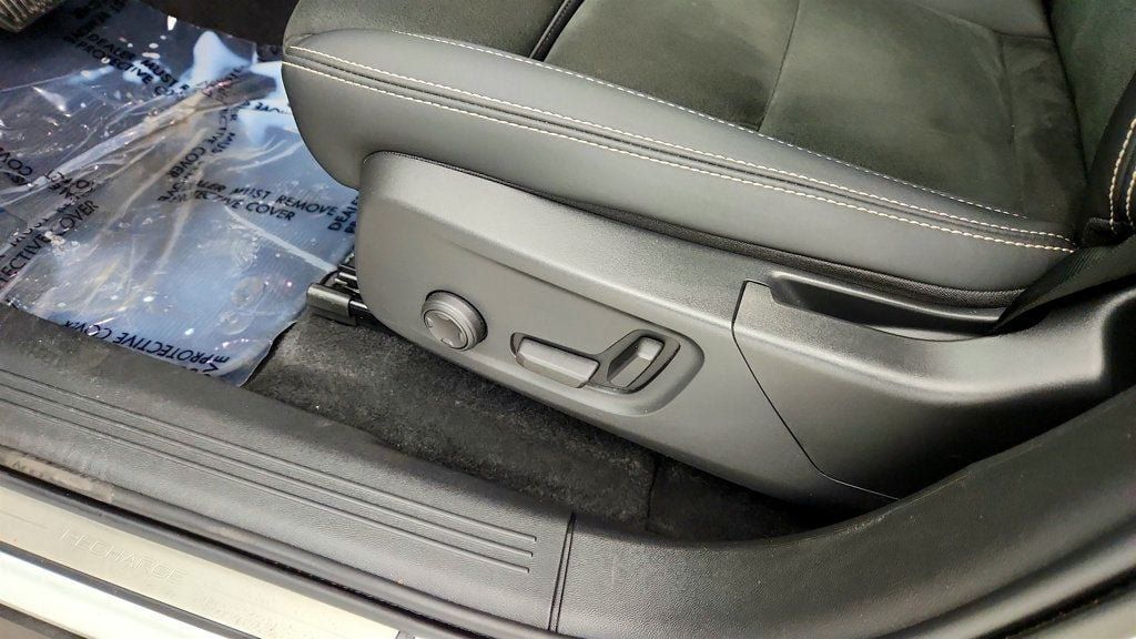 Used 2023 Volvo XC40 Recharge Ultimate AWD/4WD image 12