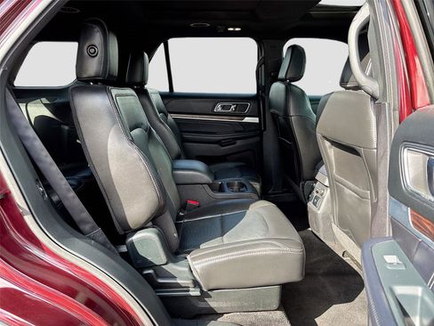 Used 2018 Ford Explorer Limited w/ Equipment Group 301A AWD/4WD image 29