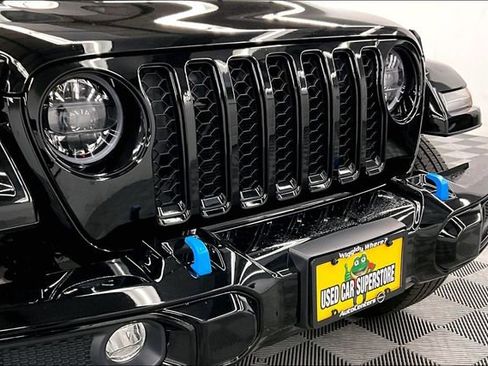 Used 2023 Jeep Wrangler Unlimited Sahara image 33