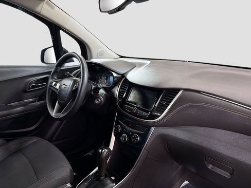 Used 2020 Chevrolet Trax LS w/ Tint and Cruise Package FWD image 27