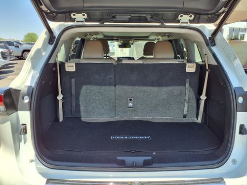 Used 2021 Toyota Highlander Platinum FWD image 7