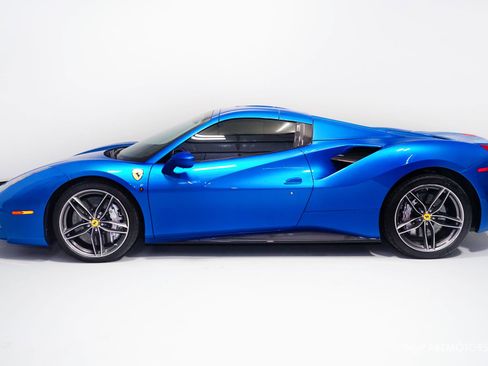 Used 2017 Ferrari 488 Spider image 4