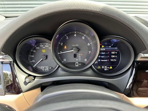 Certified 2024 Porsche Macan AWD/4WD image 25