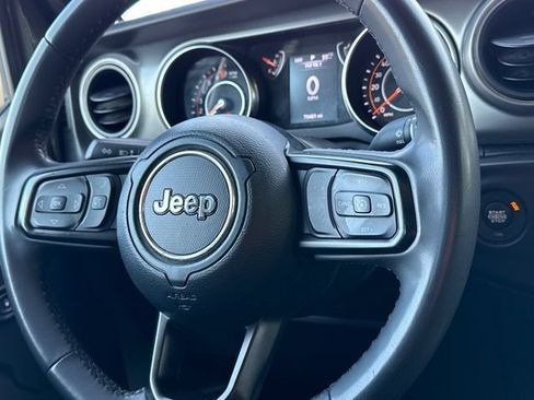 Used 2023 Jeep Gladiator Sport AWD/4WD image 10