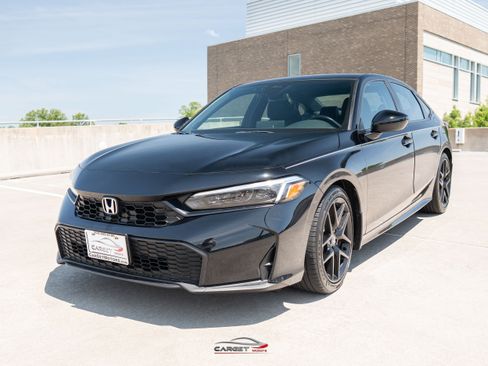 Used 2025 Honda Civic Sport image 3