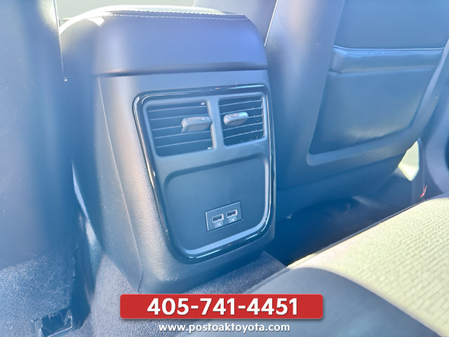 Used 2019 Dodge Charger SXT w/ Blacktop Package RWD image 19