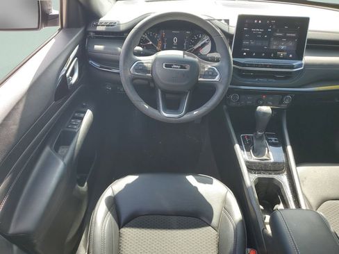 Used 2022 Jeep Compass Latitude FWD image 12