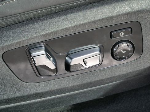 Used 2026 BMW X5 M60i AWD/4WD image 16