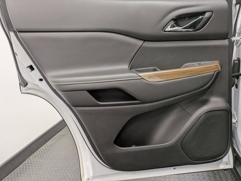 Used 2023 GMC Acadia SLE w/ Driver Convenience Package image 21