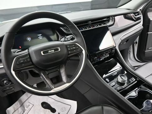 Used 2023 Jeep Grand Cherokee 4WD 4xe image 26