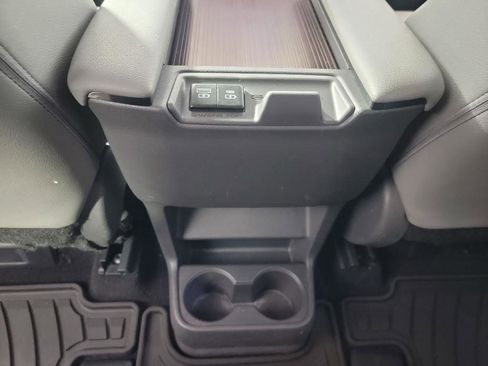 Used 2021 Toyota Sienna XLE image 21