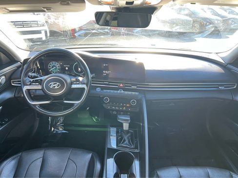 Used 2021 Hyundai Elantra Limited image 25