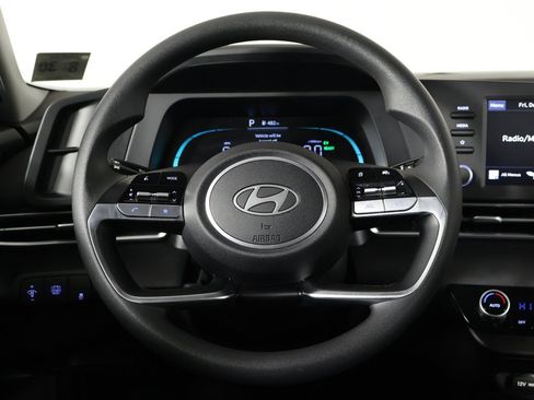 Used 2025 Hyundai Elantra Blue image 32