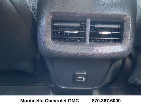 Used 2024 GMC Terrain SLE w/ Driver Convenience Package FWD image 28